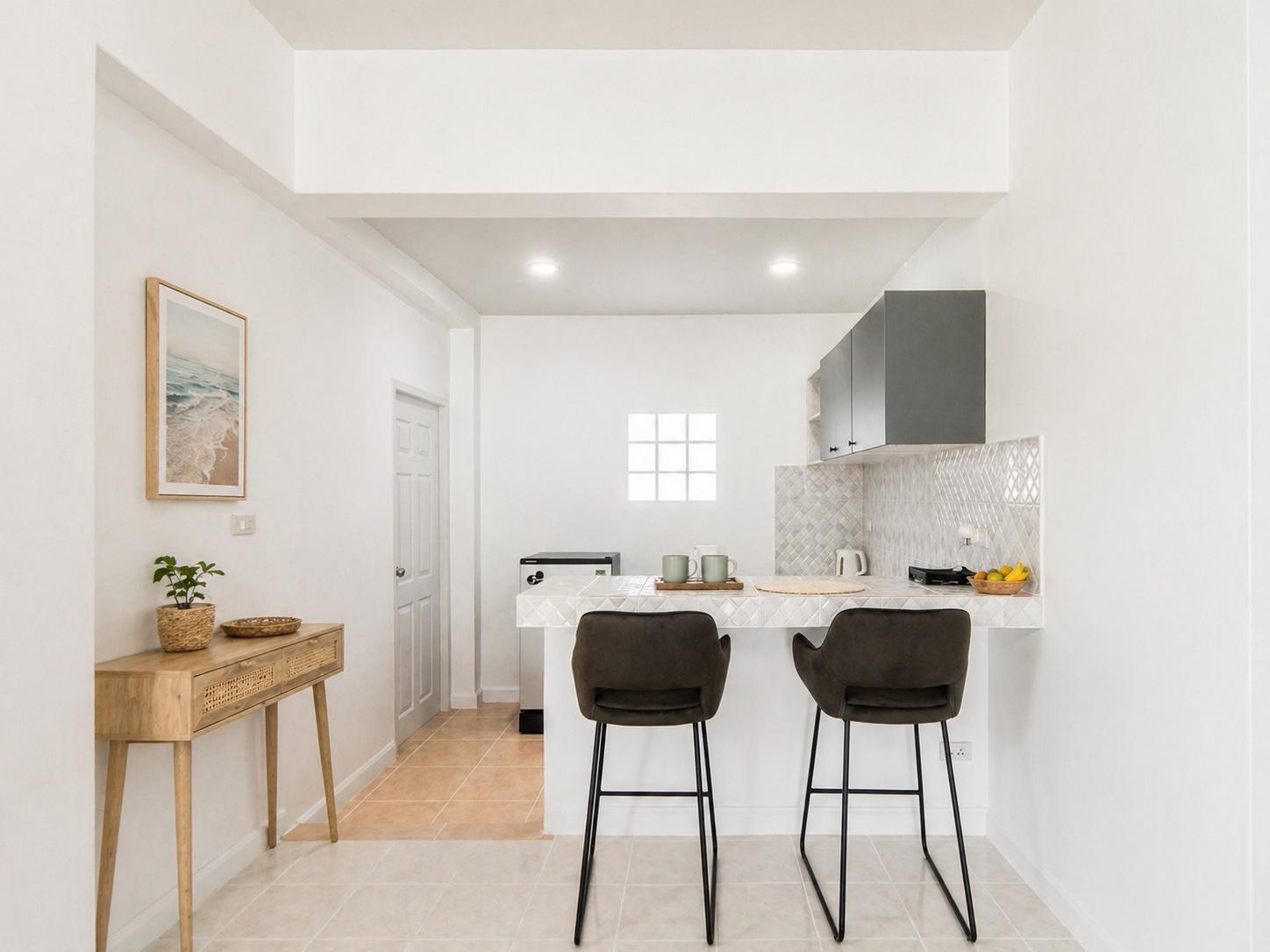 Kitchen Counter & Light Dining